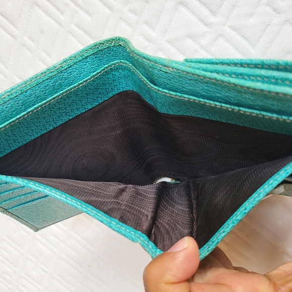 GUCCI Monogram Piston Lock Compact Wallet Turquoise w/COA - Picture 9 of 12